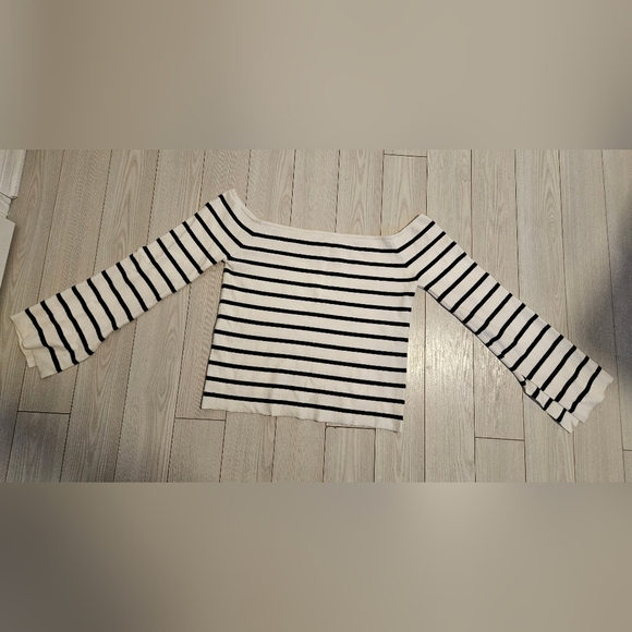 Off-the-shoulder womens XXL top shirt white black cropped bell sleeve forever21+ - Picture 1 of 4